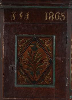 HÖRNSKÅP, allmoge, 1800-tal.
