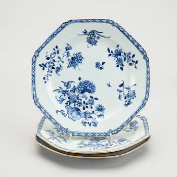 TALLRIKAR, 3 st, Kina Qianlong (1736-95) porslin.