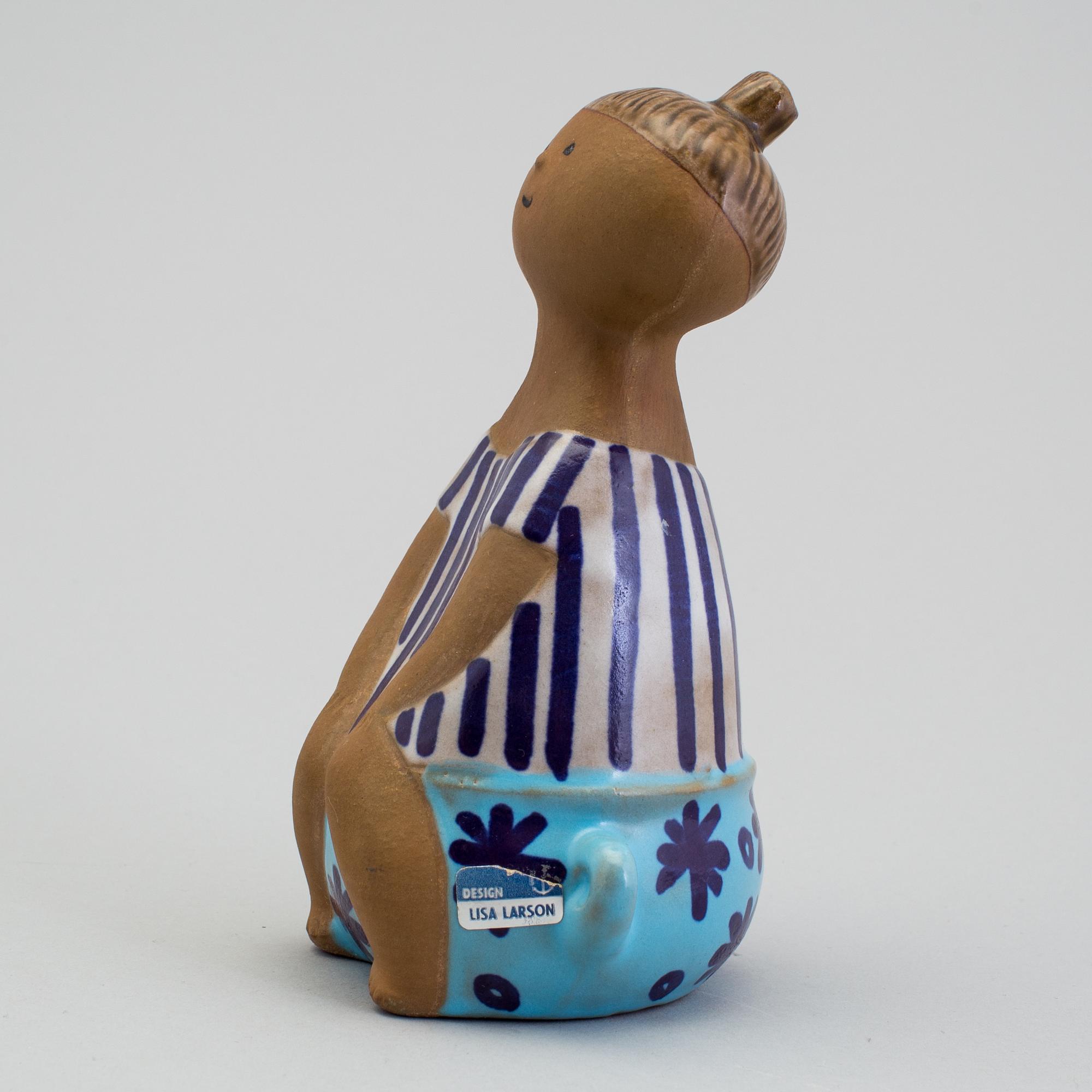 LISA LARSON, figurin i stengods, "Lotta", Gustavsberg. I produktion 1962-1979.