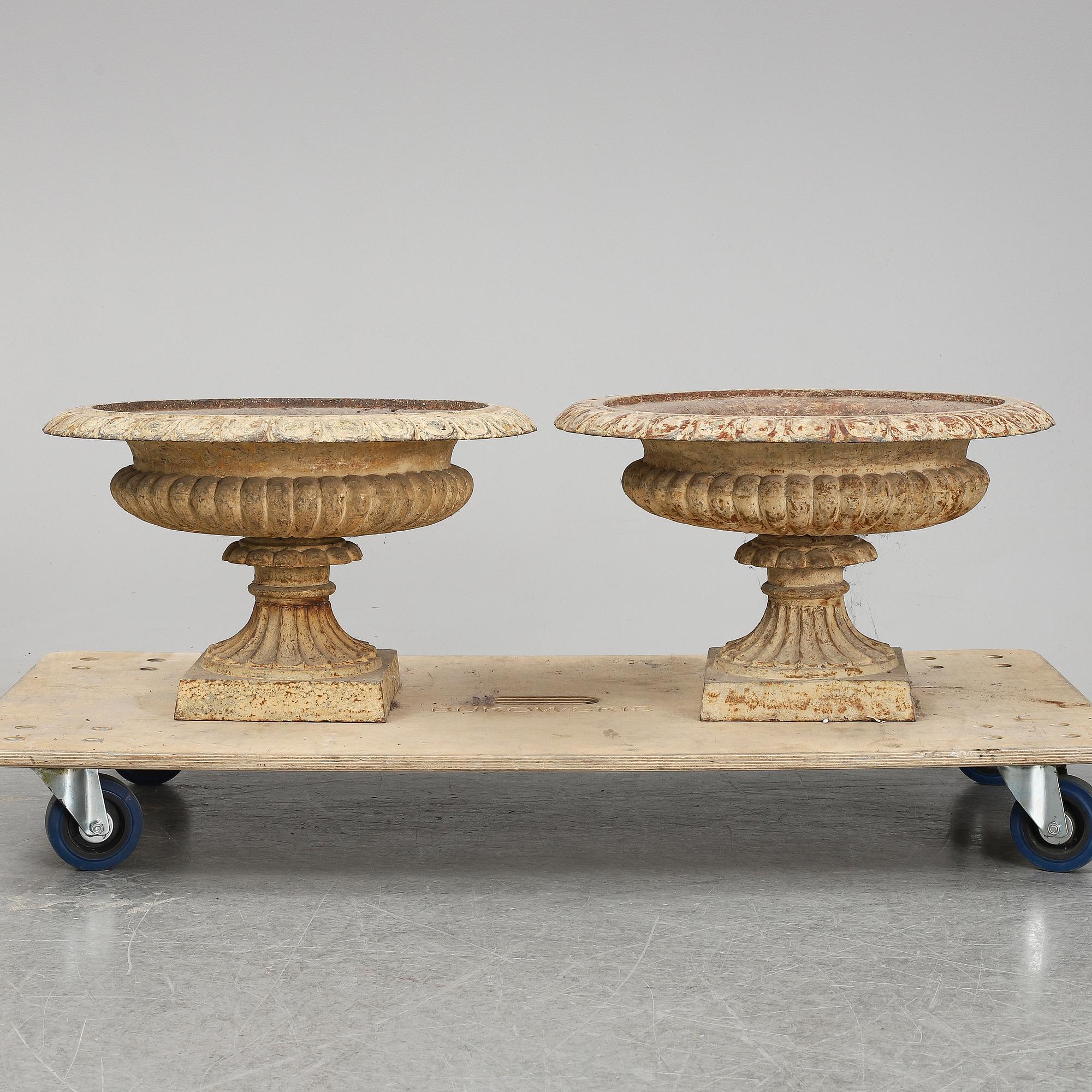 A pair of cast iron plat pots.