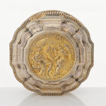 A Swedish 18th century parcel-gilt silver snuff-box, mark of Melchior Faust, Gothenburg 1768.