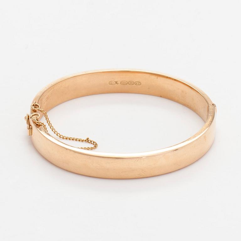 A 14K gold bracelet.