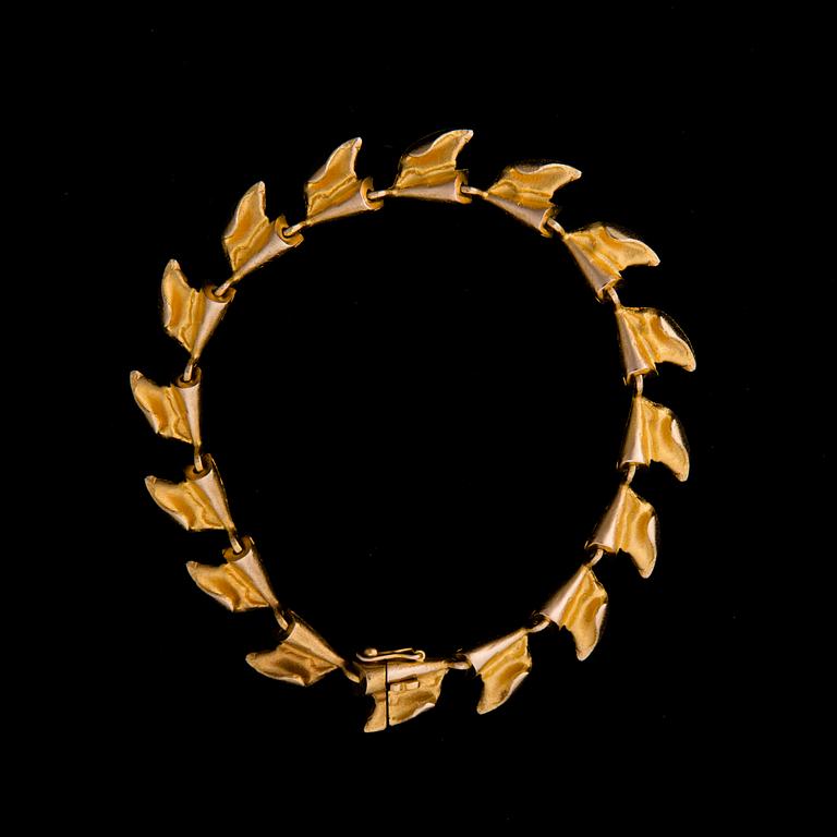 BJÖRN WECKSTRÖM, ARMBAND, "Rullande vågor", 14K guld. Lapponia 1967.