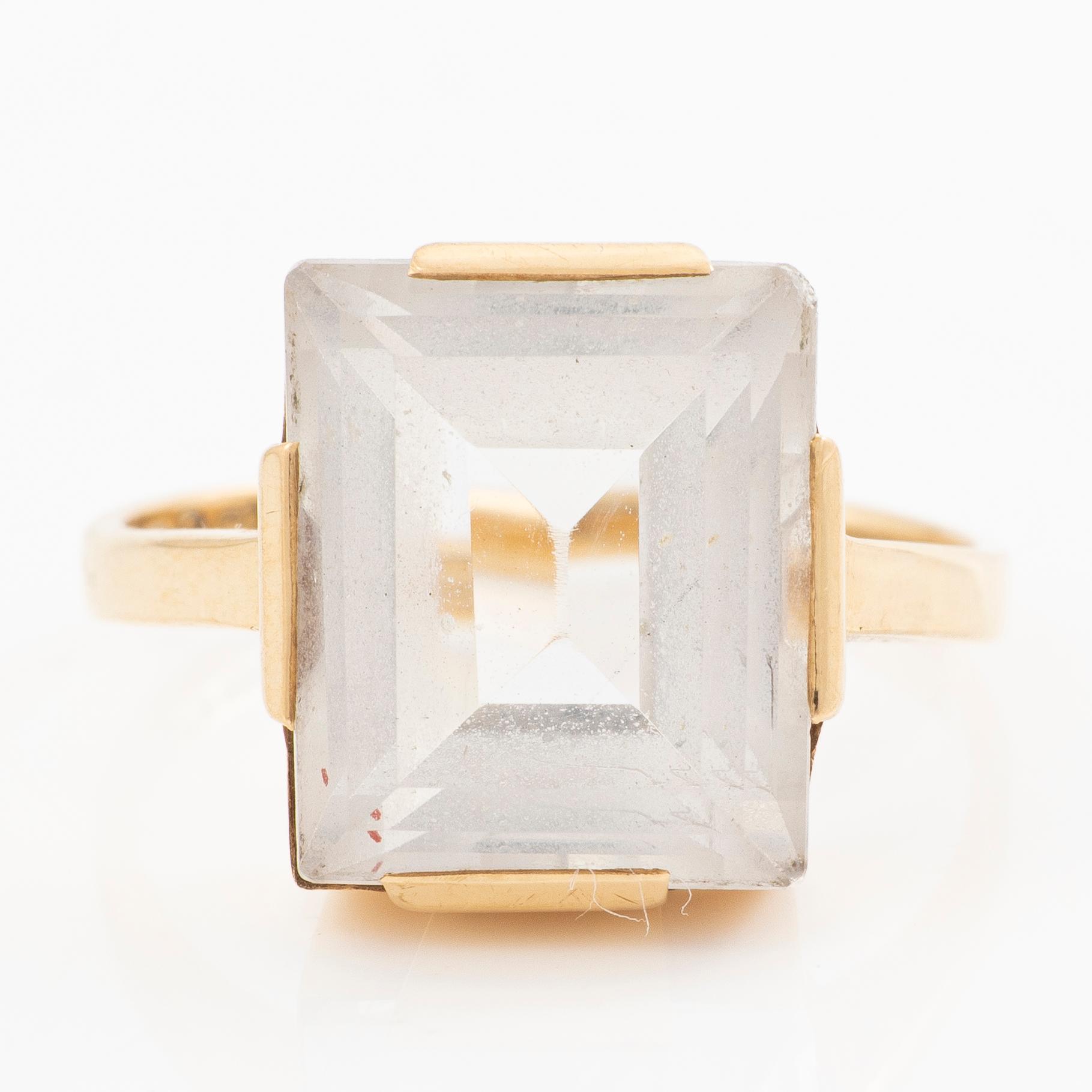 18K gold ring with a step-cut rock crystal, H Engelbert.