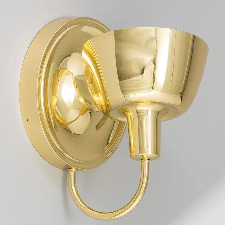 A brass wall light model 2389 by Josef Frank, Firma Svenskt Tenn.