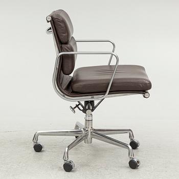 Charles & Ray Eames, skrivbordsstol, "Soft Pad Chair EA 217", Vitra.