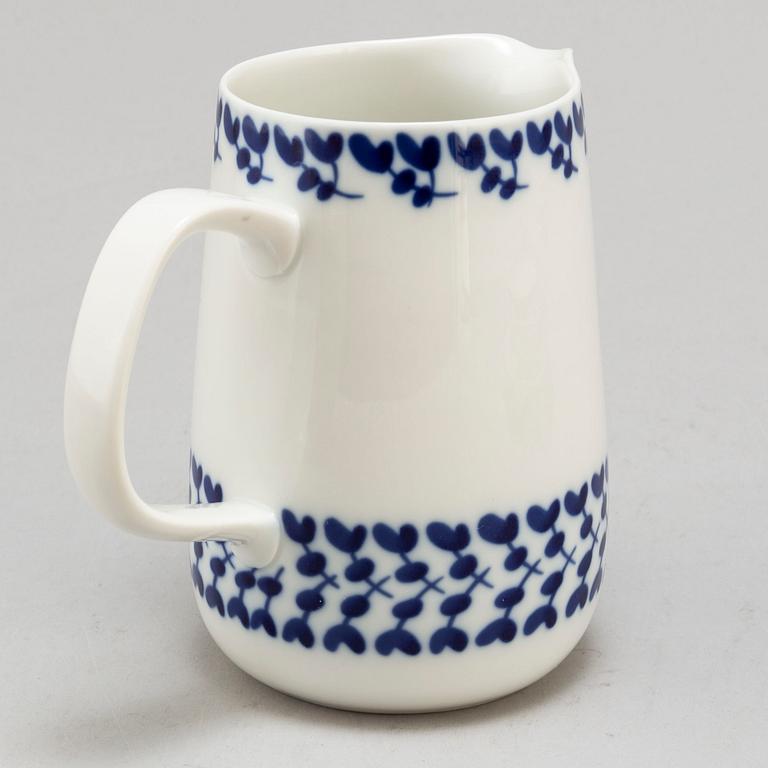 CARL-HARRY STÅLHANE, a 55 piece mid 20th century 'Swedish Blue' porcelain service.