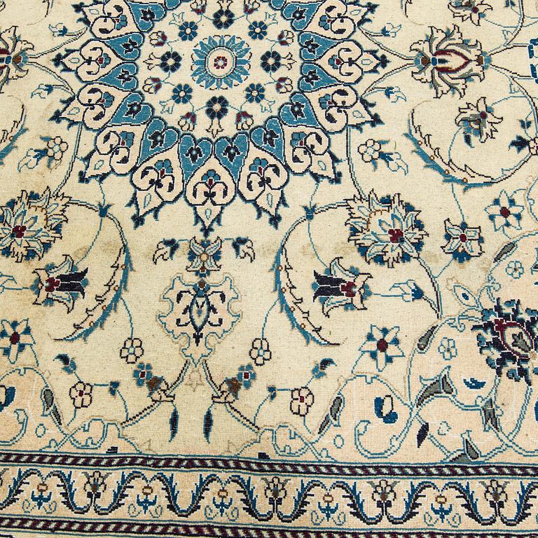 A Nain carpet, ca. 194 x 194 cm.
