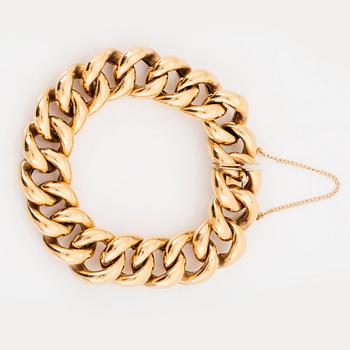 An 18K gold bracelet.