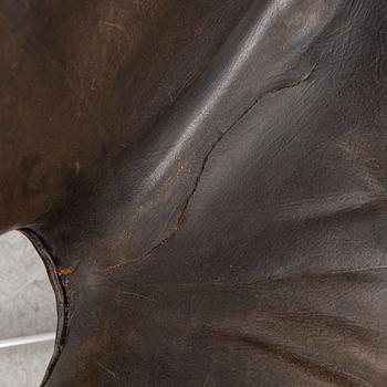 Arne Jacobsen, fåtöljer, ett par, "Svanen", Fritz Hansen, Danmark, 1963.