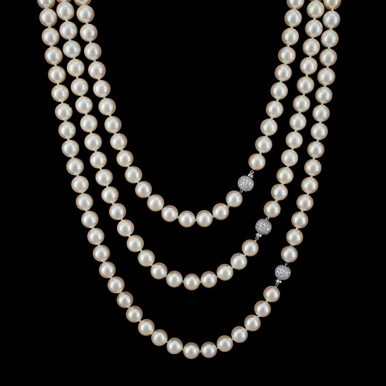 COLLIER, Kutchinsky, högklassiga odlade japanska pärlor, 9 mm, med briljantslipade diamanter, tot. ca 4.50 ct.