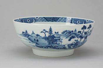 A blue and white bowl, Qing Dynasty, Qianlong (1736-95).