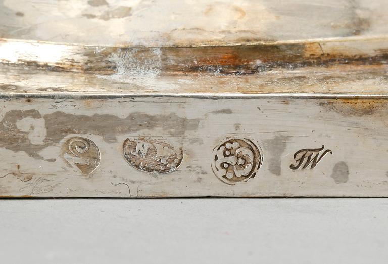 LJUSSTAKAR, ett par, silver, empire, troligen Tyskland, 1800-talets första hälft. Tot ca 737 gram.