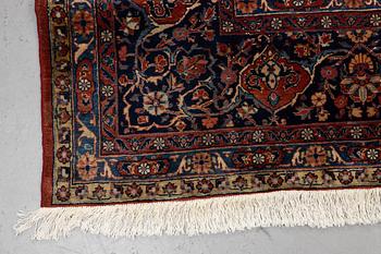 A carpet, semi-antique Kashan, a so-called Dabri, ca 394,5 x 310 cm.