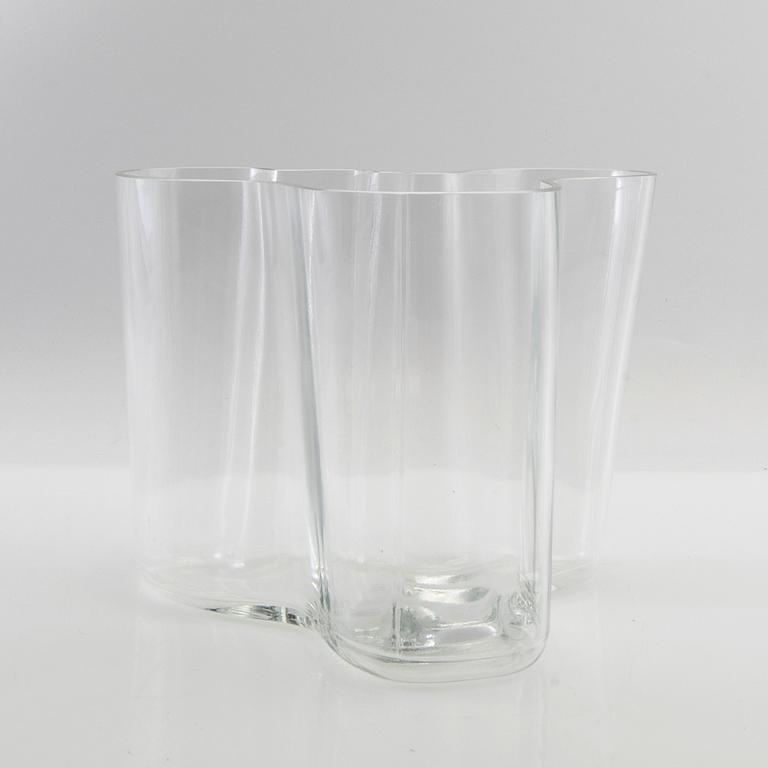 Alvar Aalto, vase model no. 3030 signed Alvar Aalto, Iittala Finland.