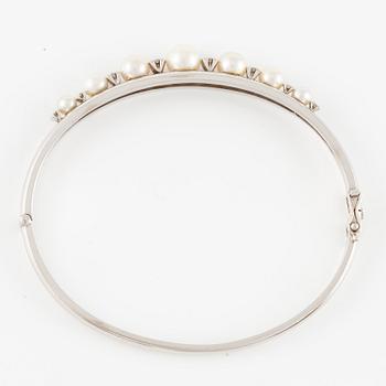 Bracelet, Jarl Sandin, 18K white gold with cultured pearls and small brilliant-cut diamonds.