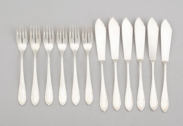 FISKBESTICK, 24 delar, C.G.Hallberg, nysilver, 1900-talets mitt.