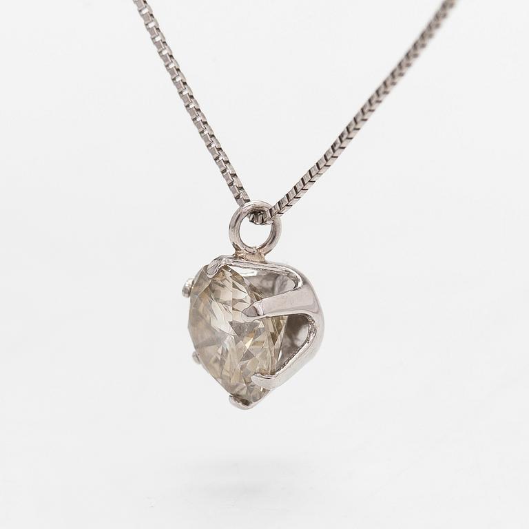 A platinum pendant with a brilliant-cut diamond approximately 1.014 ct according to engraving and a platinum chain.