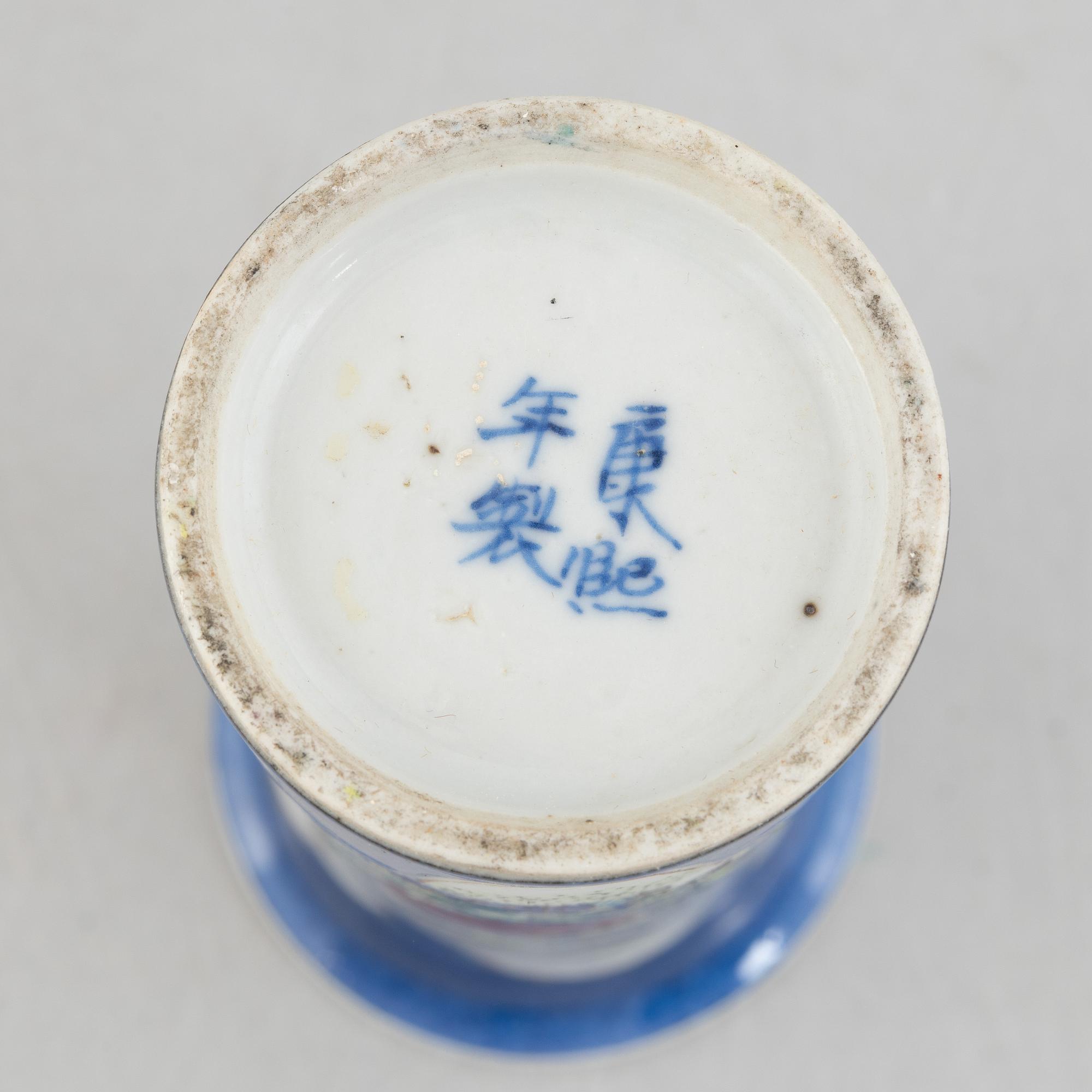 A Chinese vase and an urn with cover, the Qing dynasty, 19th century.