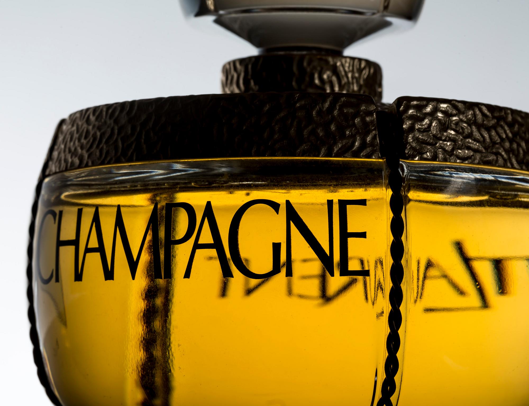 BUTIKSSKYLTNING, "Champagne", Yves Saint Laurent, 1990-tal.