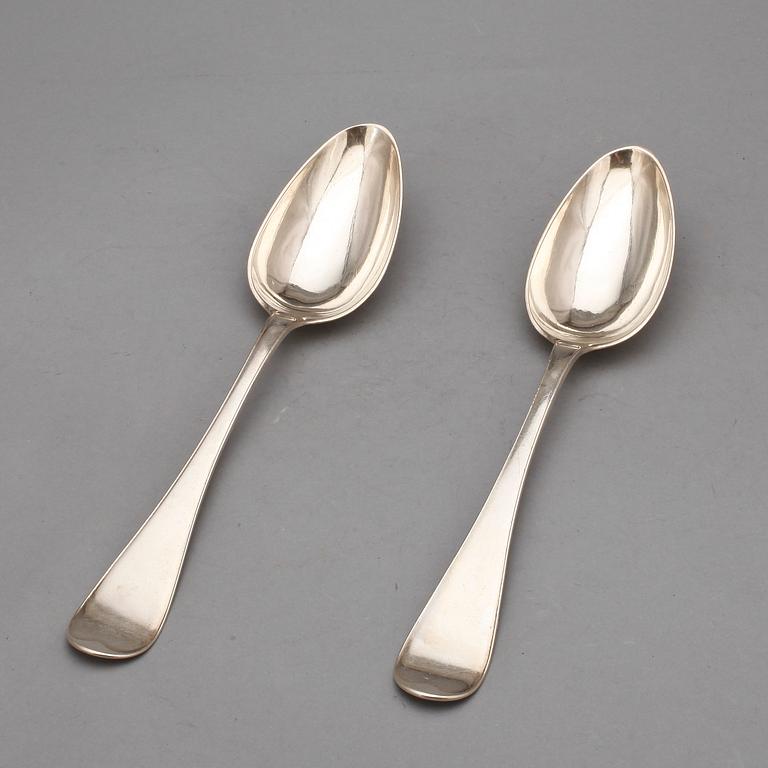 RAGUSKEDAR, ett par, silver, Abraham Gertzen, Landskrona 1807. Vikt ca 265g.
