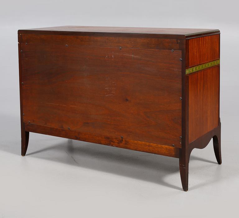 BYRÅ, John Widdicomb Furniture, Grand Rapids Michigan, USA, 1900-talets första hälft.