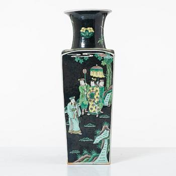 Vas, porslin. Sen Qingdynasti, omkring 1900.