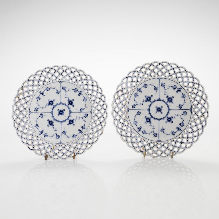 A set of six 'Musselmalet' porcelain pieces, Royal Copenhagen, Denmark.
