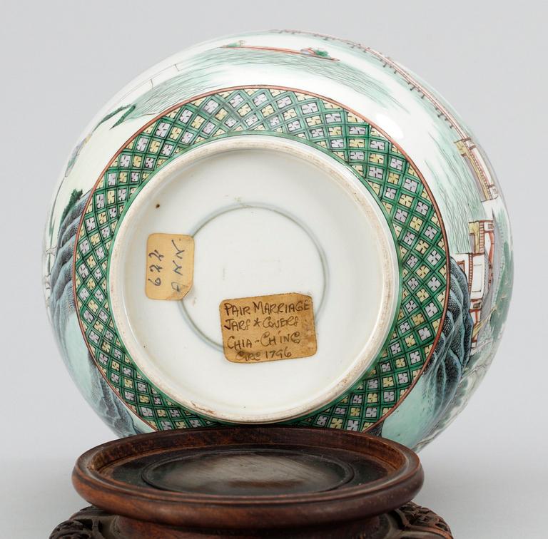 KRUKA, porslin. Sen Qingdynasti.