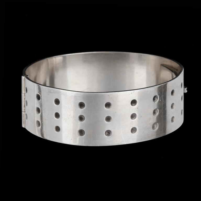 ARMRING, silver, Finland 1961. Vikt ca 45 gram.