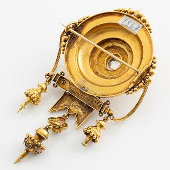 Brooch in 18K gold with old-cut and table-cut diamonds. Malmö 1867.