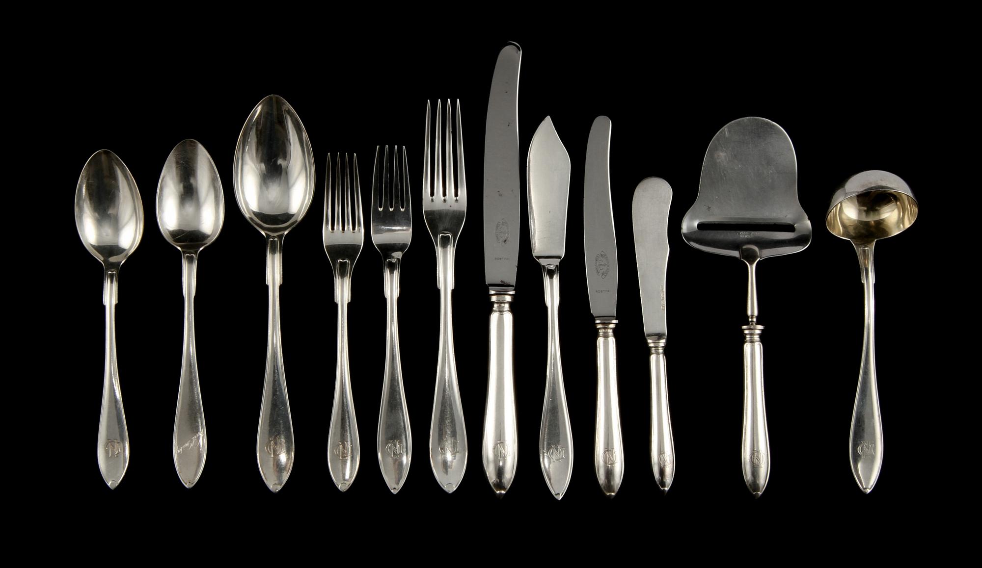 BESTICKSERVIS, 95 delar, silver, Svensk spetsig, mestadels GAB, Stockholm, 1900-talets första hälft. Vikt ca 4830 gram.