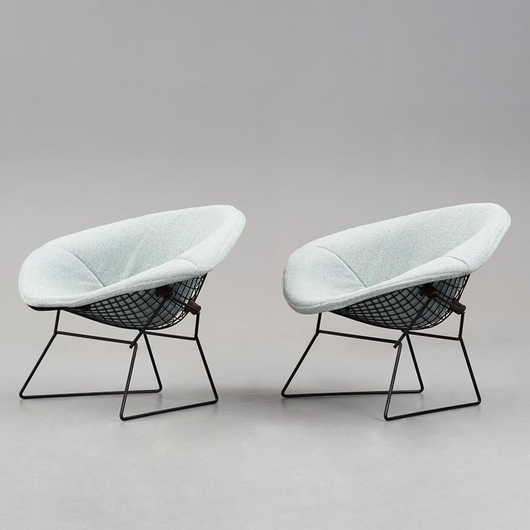 Harry Bertoia, a pair of "Wide Diamond" chairs, Knoll International, 1950-60's.