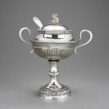 SOCKERSKÅL med STRÖSKED, silver, empire, Pehr Abraham Taxberg, Sundsvall, 1834. Vikt ca 461g.