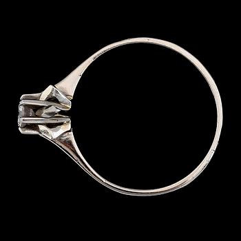 RING, 18 k vitguld med briljantslipad diamant 0.20 ct enligt gravyr. Total vikt ca 2 gram.