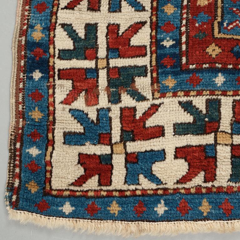 A RUG, an antique Fachralo Kazak, ca 149 x 104,5 cm.