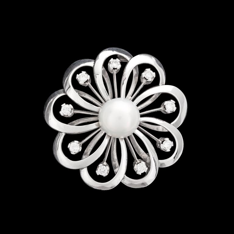 BROOCH, natural fresh water pearl and brilliant cut diamonds, 1950's.