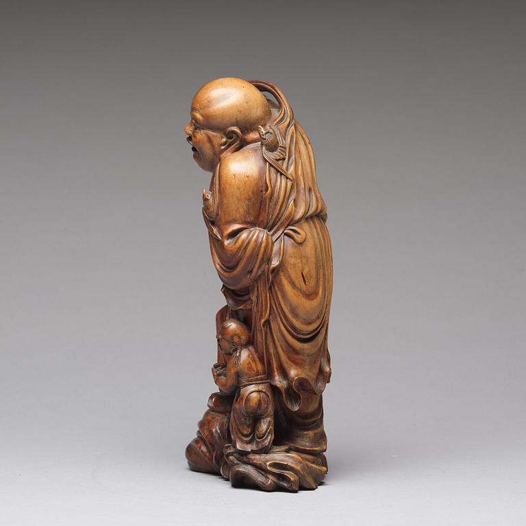 A root scultpure of buddai, Qing dynasty circa 1900.