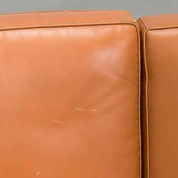 Ilmari Tapiovaara, sohva / nojatuoleja 3 kpl, valmistaja Lukkiseppo, 1900-luvun puoliväli.