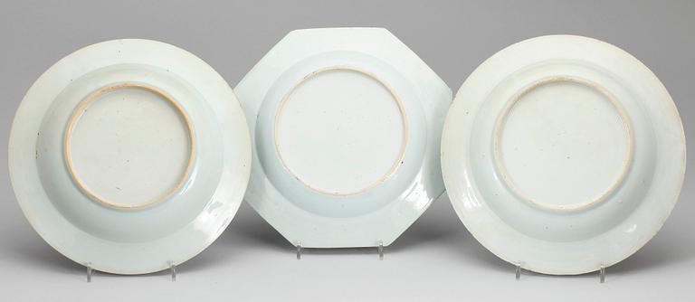 TALLRIKAR, 10 st. Porslin, bl a Qianlong (1736-95).