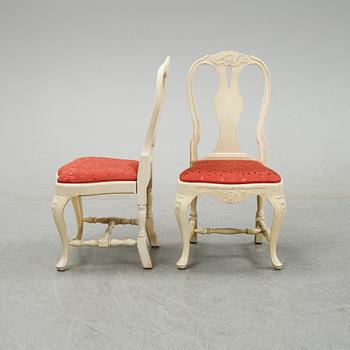 A rococo style dining set with a around table and eight chairs, 20th Century.