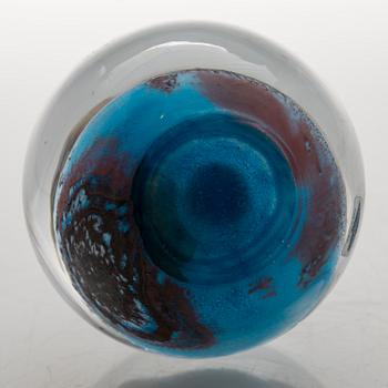 OIVA TOIKKA, KONSTGLAS / BREVPRESS, signerad och numrerad Oiva Toikka Nuutajärvi Notsjö 51/2000  och GLASDEKORATION.