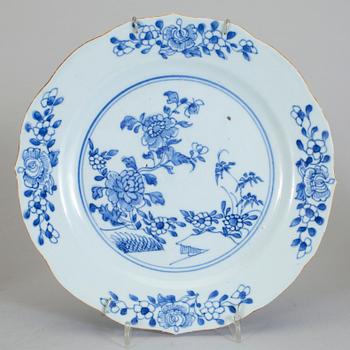 TALLRIKAR, 3 st, porslin. Kina Qianlong (1737-1795).