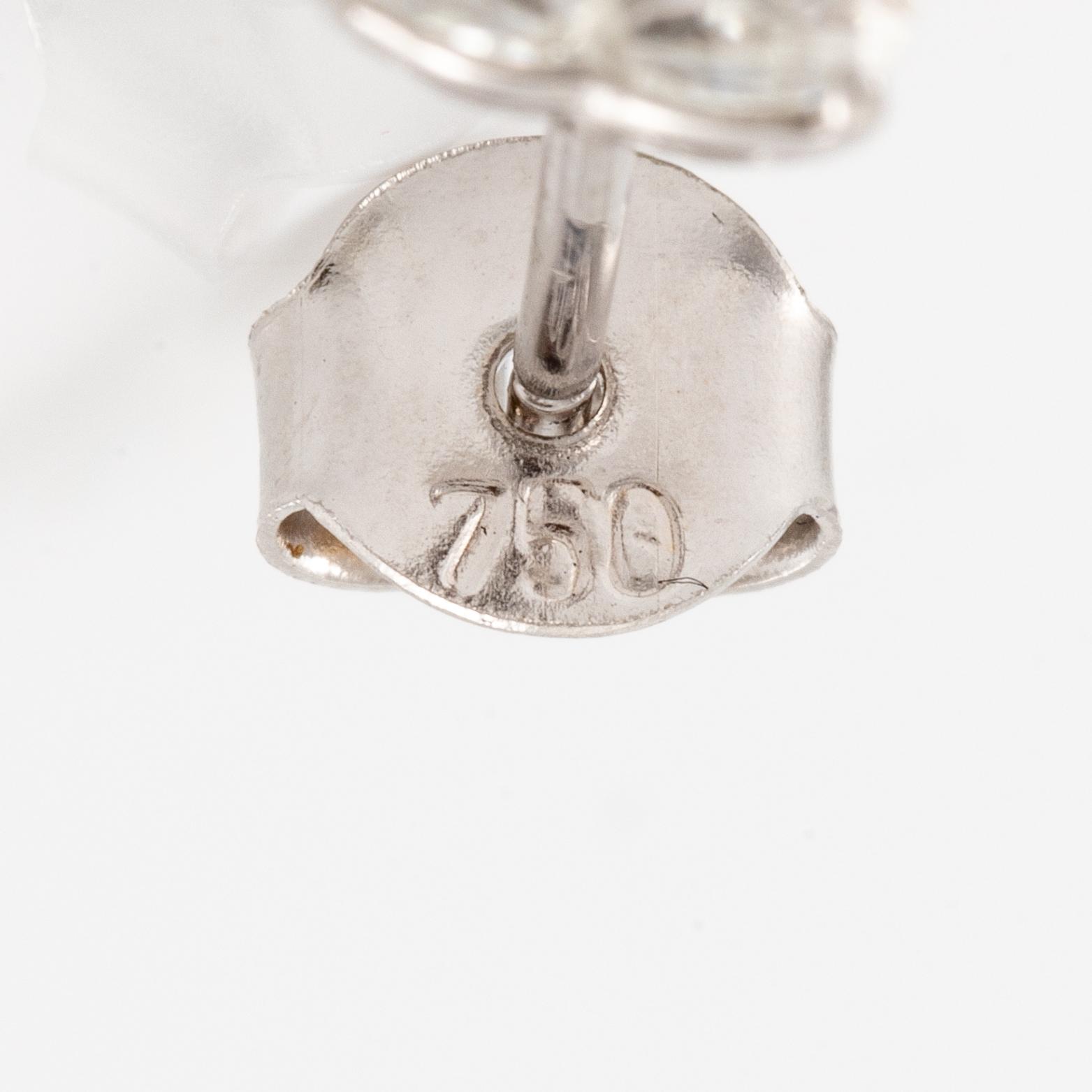 Earrings, 18K white gold set with heart-shaped brilliant-cut diamonds totalling 1 ct, accompanied by GIA dossier.