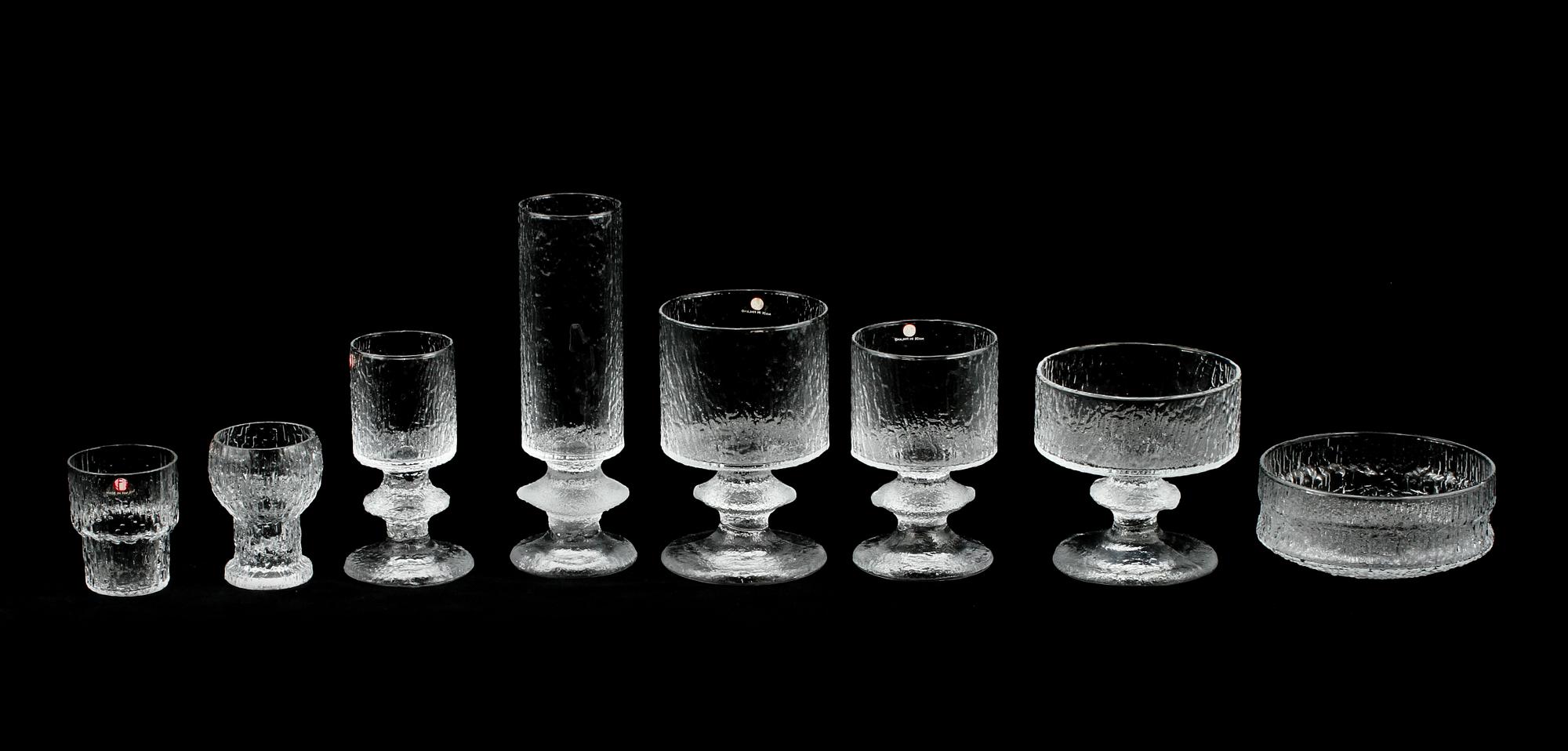 GLASSERVIS, 93 delar, "Senator", Timo Sarpaneva, Iittala, 1900-talets andra hälft.