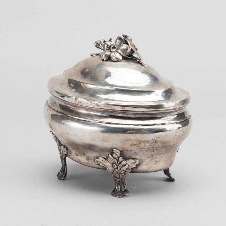 A Swedish silver sugar bowl mark of J Malmstedt Gothenburg 1783, weight ca 331 gr.