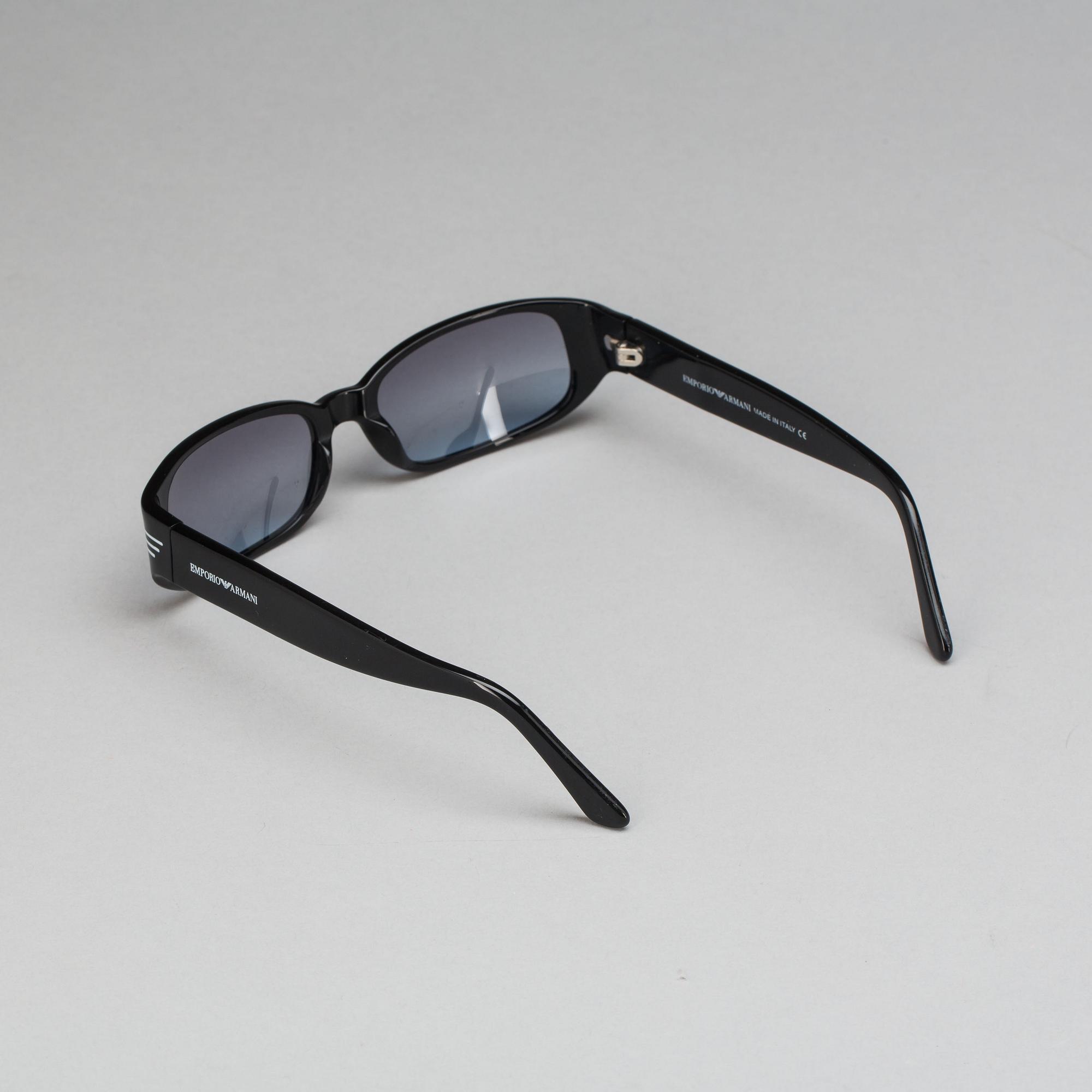 SOLGLASÖGON, Emporio Armani.