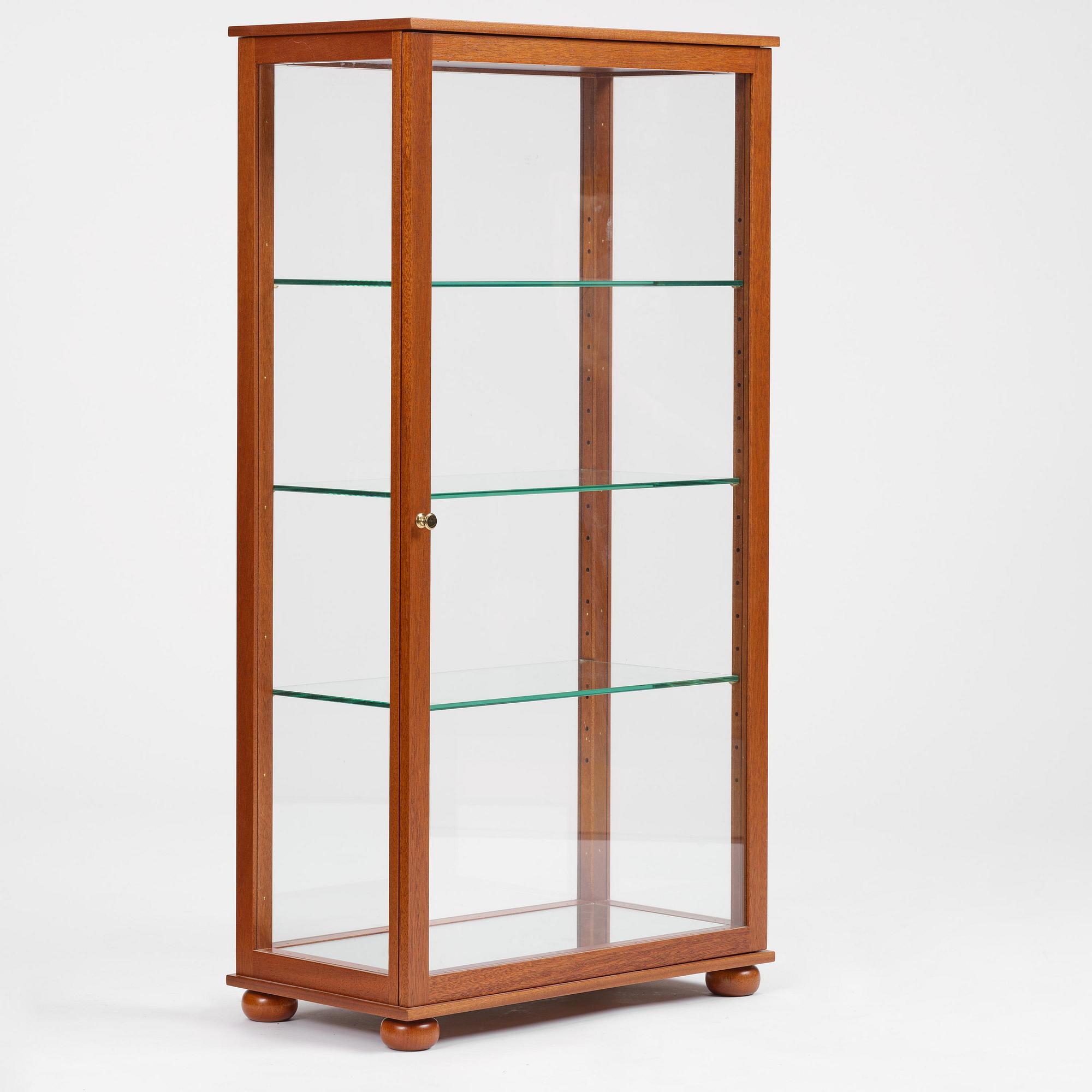 Josef Frank, a display cabinet model 649, Firma Svenskt Tenn, 2016.