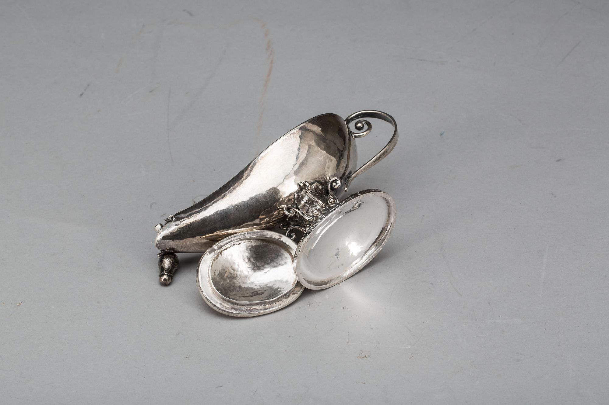 OLJELAMPA, silver, Johan Schurmann, Landskrona, 1919. Total vikt ca 190 g.