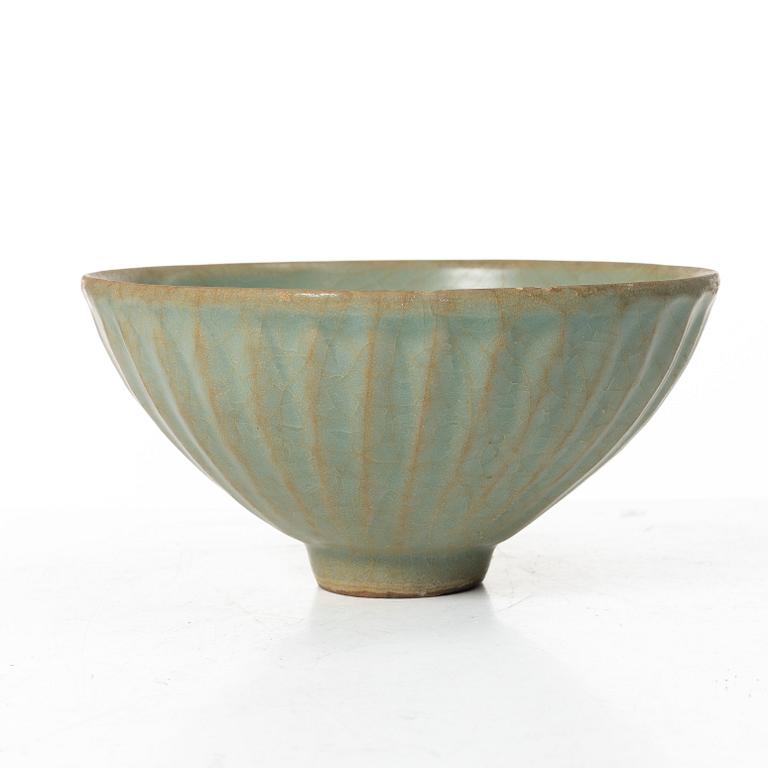 A celadon glazed bowl, Ming dynasty (1368-1644).